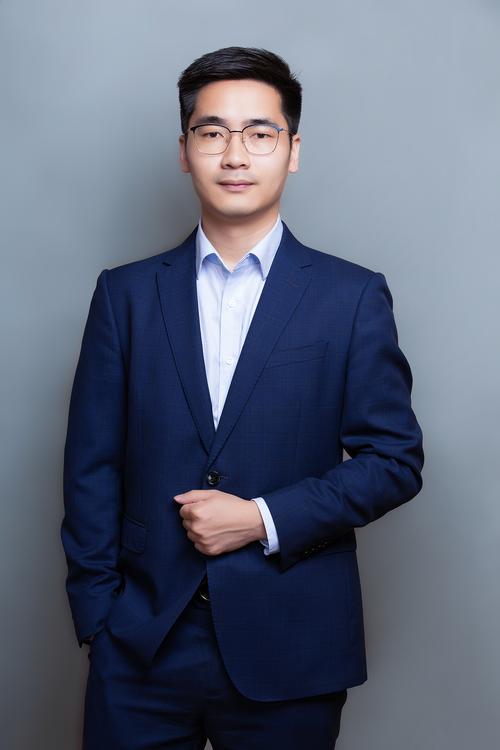 彭予 视觉与舞美负责人